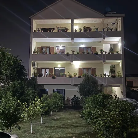 Pensjonat Spacious Triple With Balcony