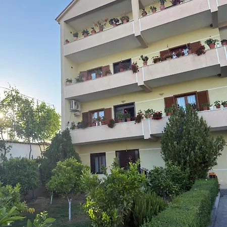 Spacious Triple With Balcony Kamez